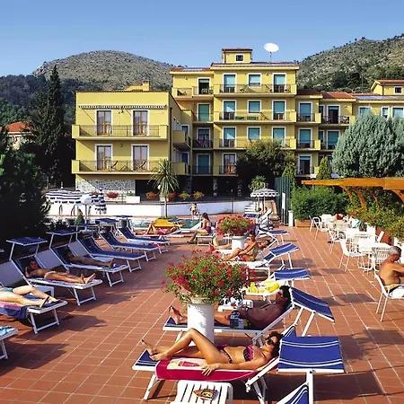 Apartamento In With Communal Terrace