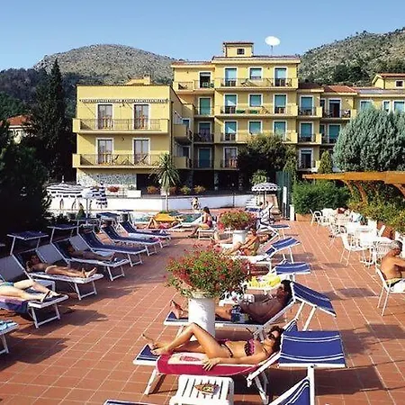 In With Communal Terrace * Pietra Ligure